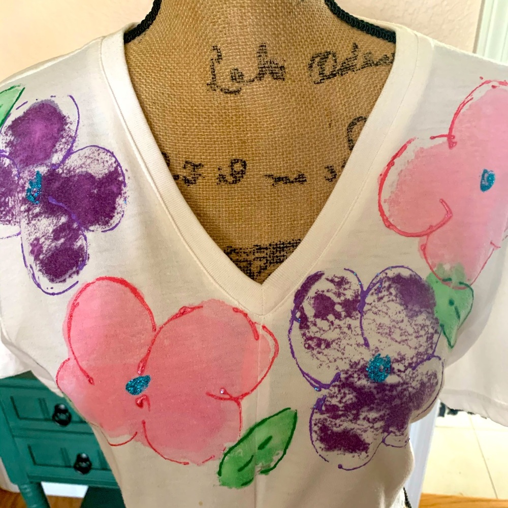 ONE STEP UP Crop Top w tie, Hand Painted Purple & Pink Flowers Sz M